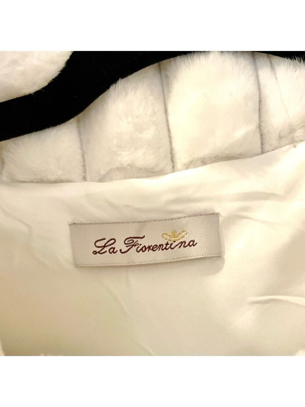 La Fiorentina White Faux Fur Cape, Silver Zipper Detail, One Size, Cozy. - Picture 5 of 10